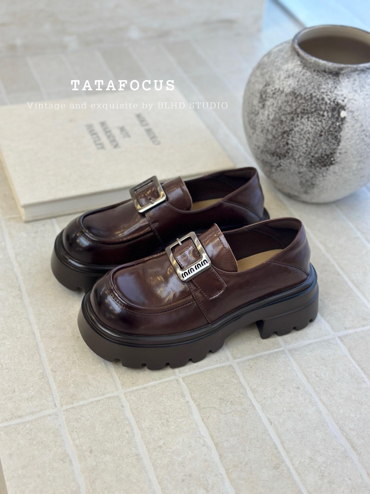 

Женские лоферы на платформе 2025 новая летняя обувь на одинарной подошве супер огонь одна педаль универсальный британский стиль маленькие кожаные туфли женская обувь 39 коричневый