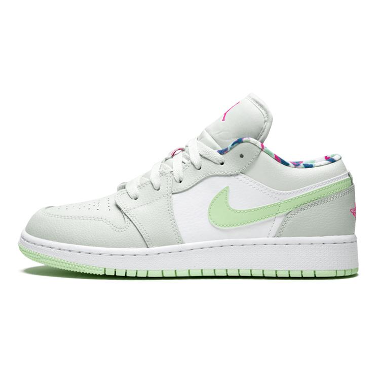 

Jordan 1 Low GS Barely Grey Spruce 554723-051 38.5