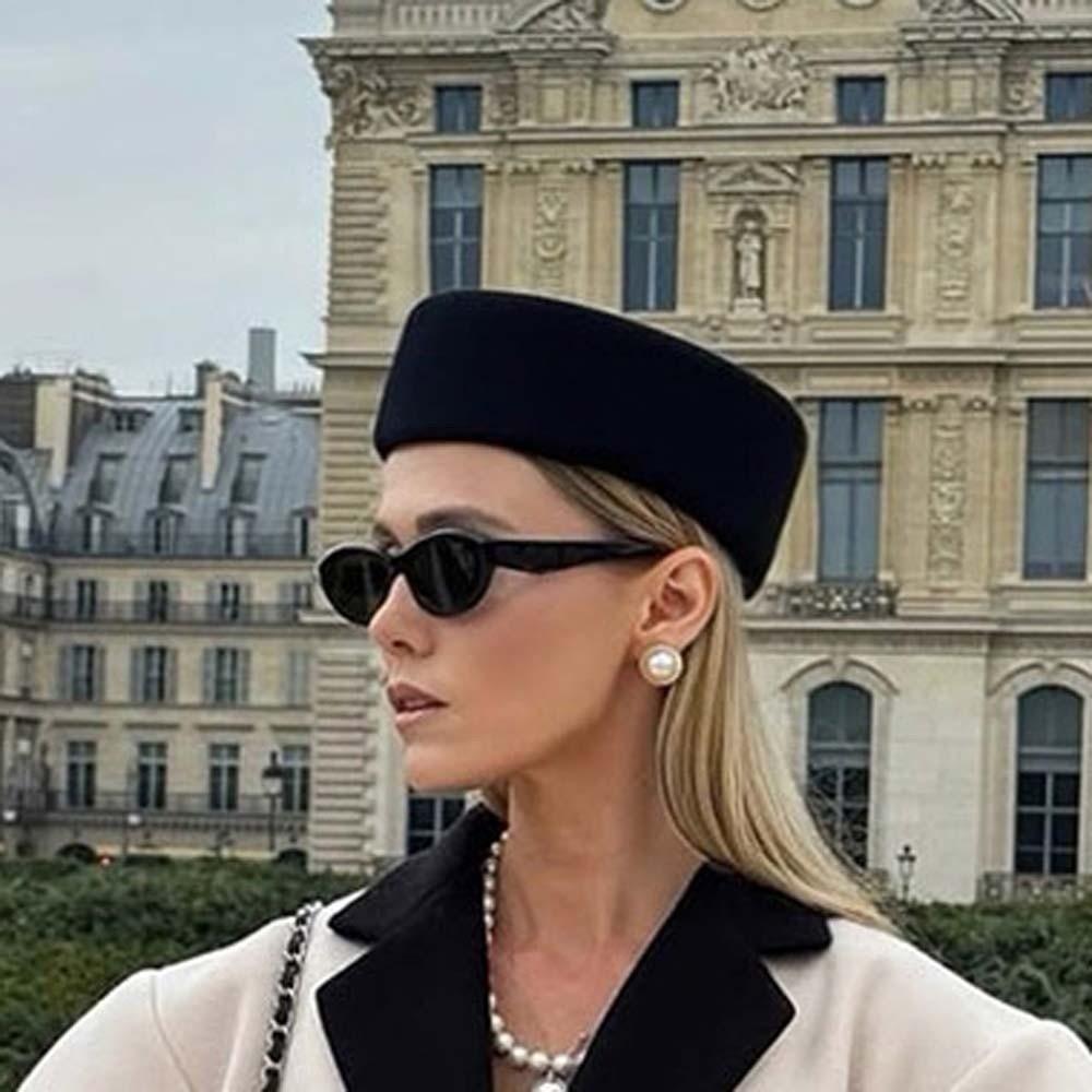 Flygvärdinnehattar i fransk stil Vintage-look Formell hatt Pillerburkshatt Modevisning