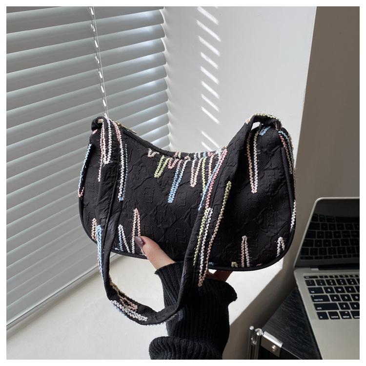 

2025 fashion versatile Internet celebrity large capacity foreign style shoulder bag trend summer new women s hand-held satchel