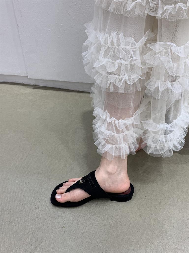 2025 new high-end LP summer retro sheep king leather thin strap flat-soled slippers shoes women's toe lock pendant flip-flops