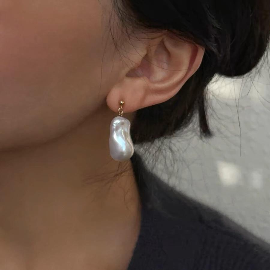 Temperament Franse retro exquise sterk licht visstaart grote barokke parel oorstekers eenvoudige oorbellen zilveren naald trend