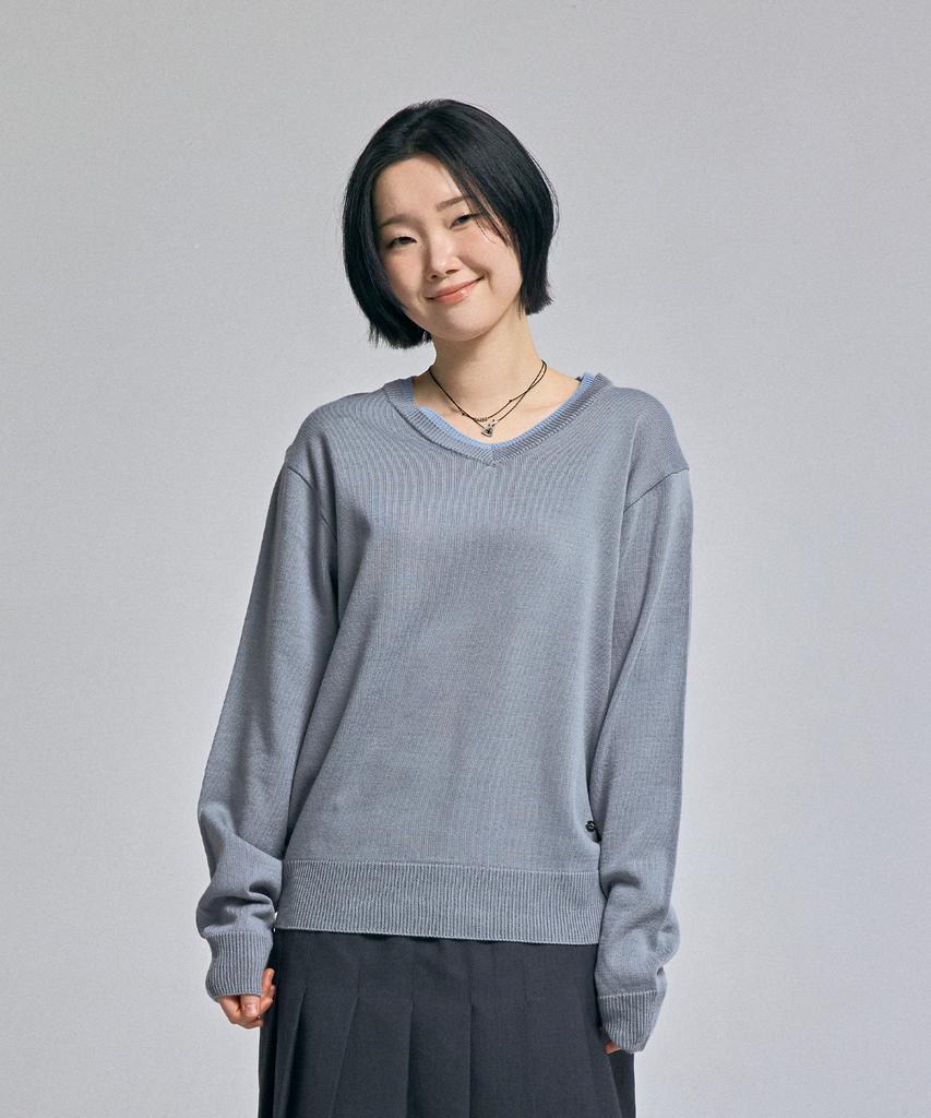 AWESOME STUDIO Classic Layered V-Neck Knit Gray