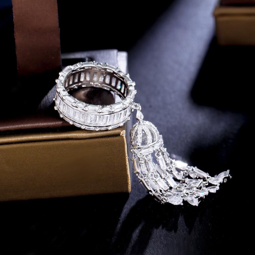 Designer Voll Diamant Quaste Super Fee Ring Dreidimensional Mikro-Inkrustierter Zirkon Hohl Personalisierter Ring Schmuck