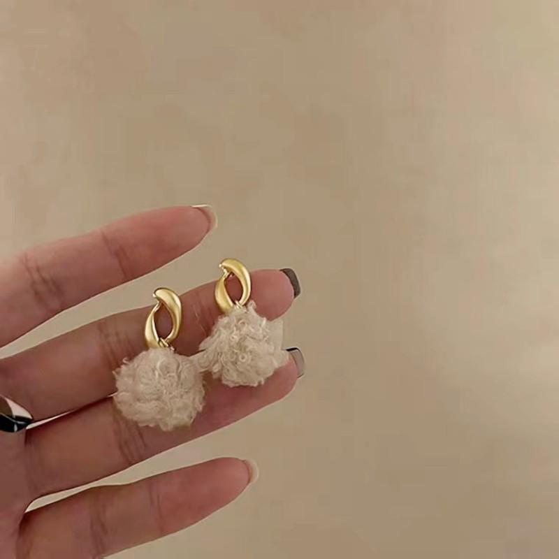 Trendy Autumn/Winter Lambswool Plush Ball Stud Earrings