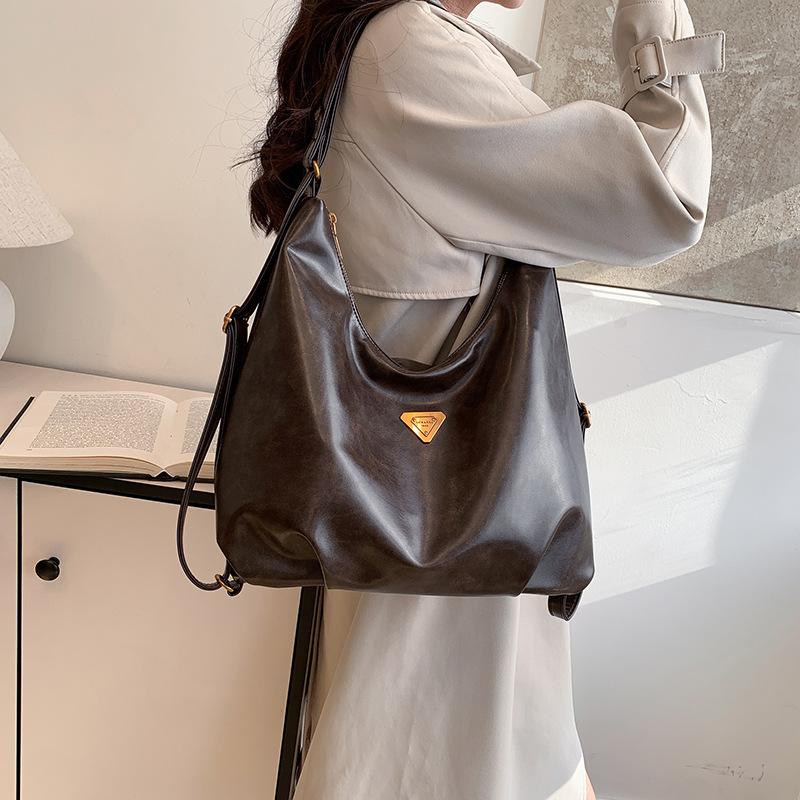 2025 winter new retro simple shoulder bag soft surface casual commuter backpack autumn and winter new messenger