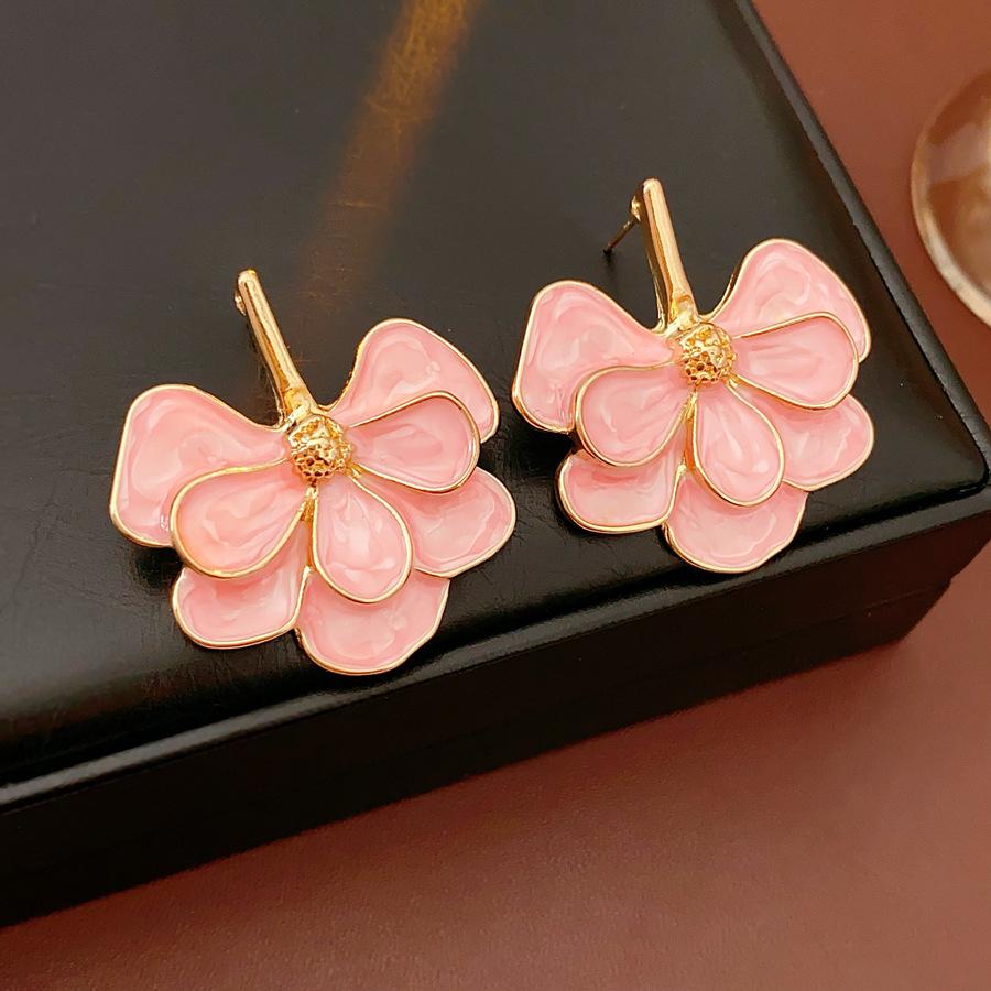 Female Retro Palace Style Niche Flower Earrings 1 pair