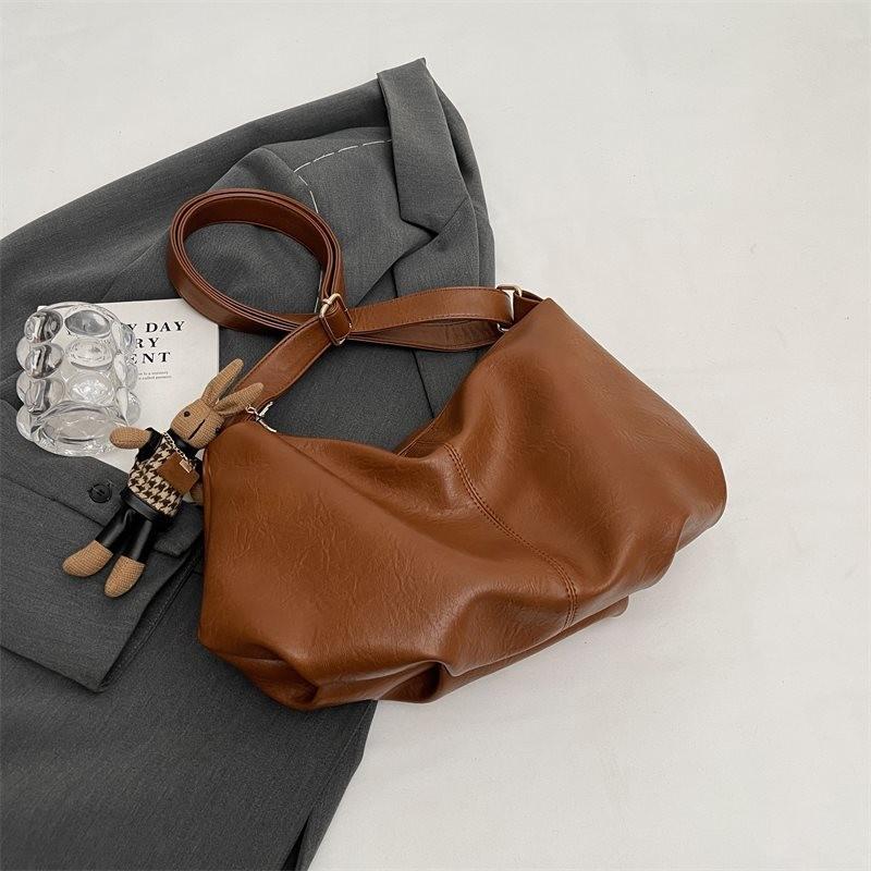 Chic Vintage Large Capacity Womens Crossbody Bag With Stylish Decor Elements