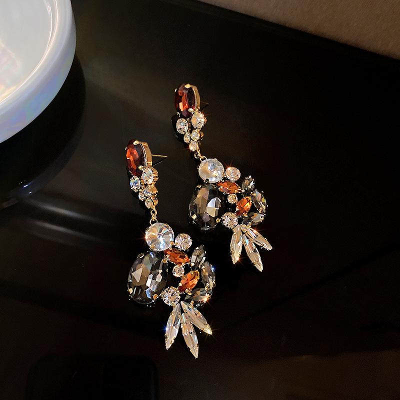 Korean Style Zircon Round Pendant Earrings: Light Luxury, Versatile, and Chic.