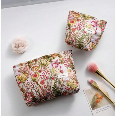 Niche Retro Flower Color Woven Jacquard Makeup Portable Storage Bag High Value Carry Bag Clutch Bag