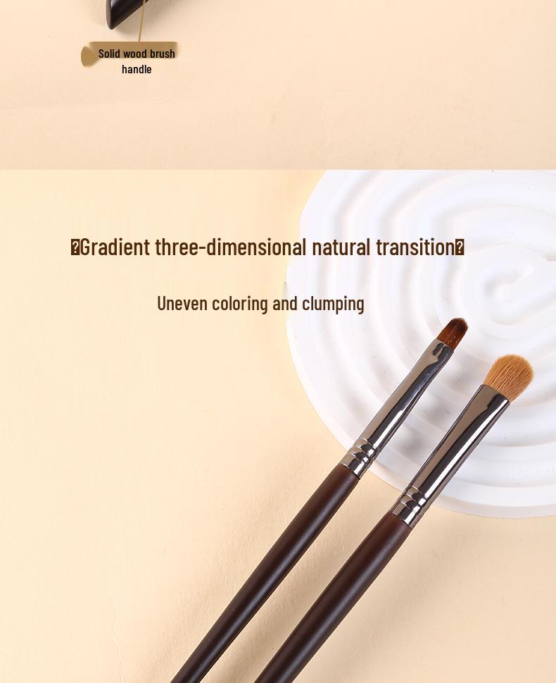 18-Piece Professional Animal Hair Makeup Brush Set - Soft Hair Brushes for Eye Shadow, Powder, and Blush.