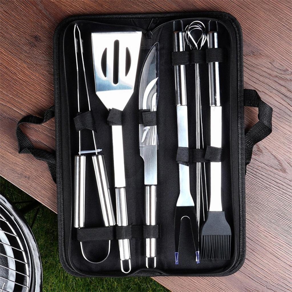 SET OF 10 GRILLING TOOLS IN A CASE 489298