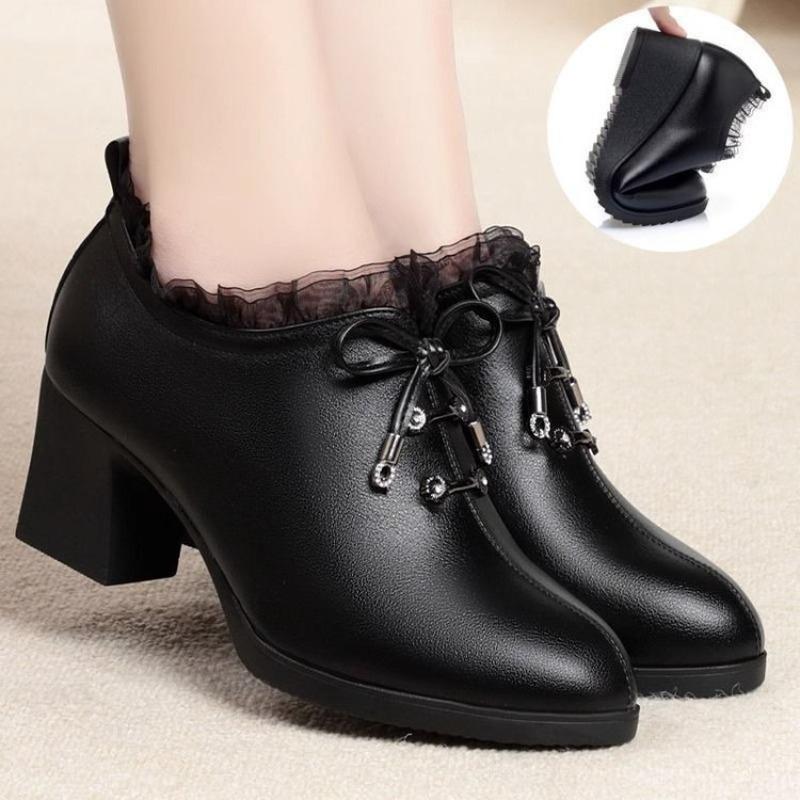 

Mom shoes soft sole women s casual soft leather deep mouth single shoes medium women s shoes large size fashion middle-aged and elderly leather shoes 41 чорний