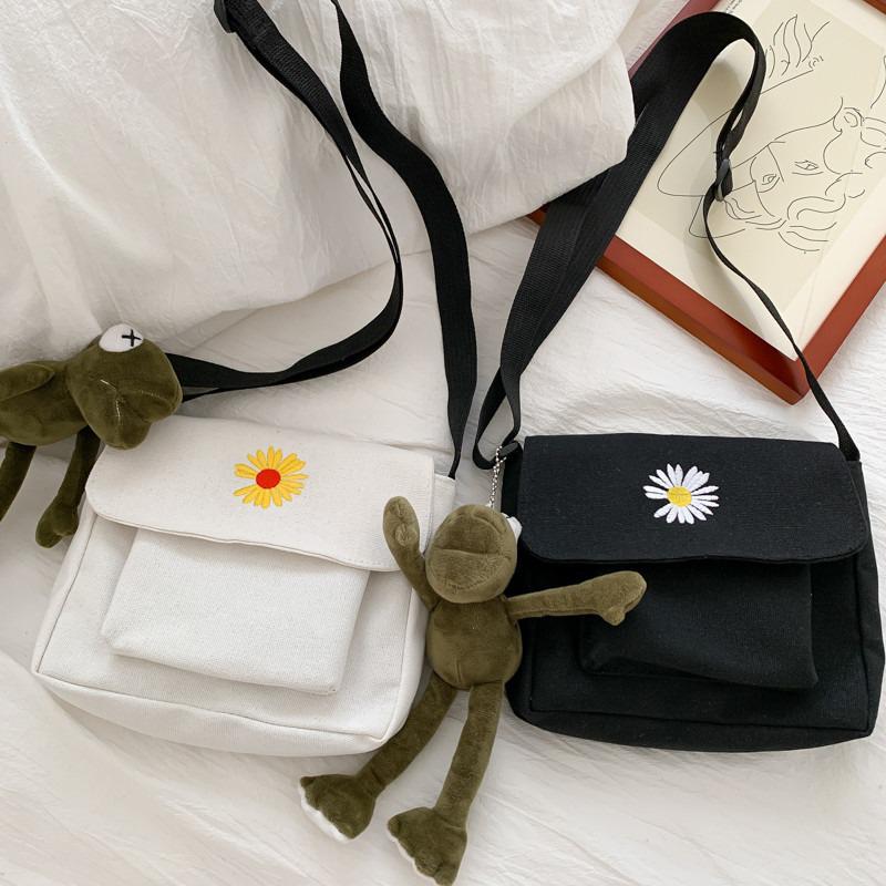 Canvas Bag Woman 2026 New Model Ins Trend Hotshot Little Daisy Crossbody Bag Trendy Korean-style All-purpose Shoulder Bag Girls