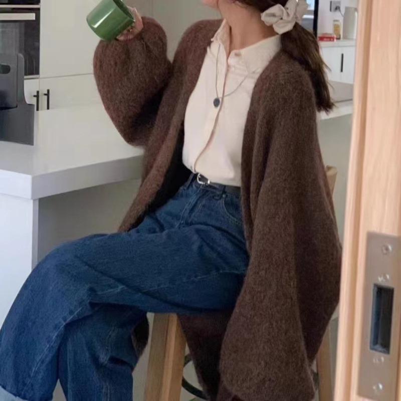 Autumn and Winter New Temperament Loose Lazy Wind Knitted Sweater Women's Thick V-neck Lantern Sleeves Warm Knitted Jacket