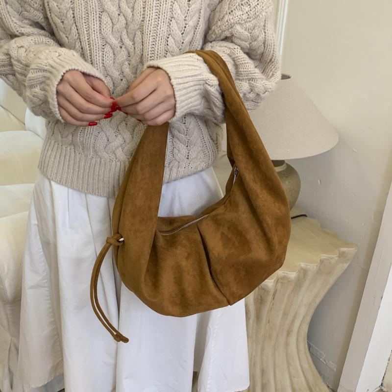 Korean-Style Suede Shoulder Bag: Solid Color, Large Capacity Underarm Dumpling Design