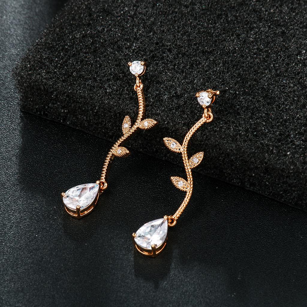 Simple Long Copper Inlaid Zircon Earrings Leaf Stud Earrings Personality Chic Earrings Temperament Elegant Women's Earrings Decoration