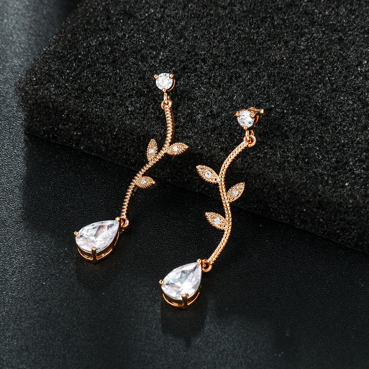 

Простые длинные медные серьги с цирконами, серьги-пусеты в виде листьев, оригинальные шикарные серьги, темпераментные элегантные женские серьги, украшение