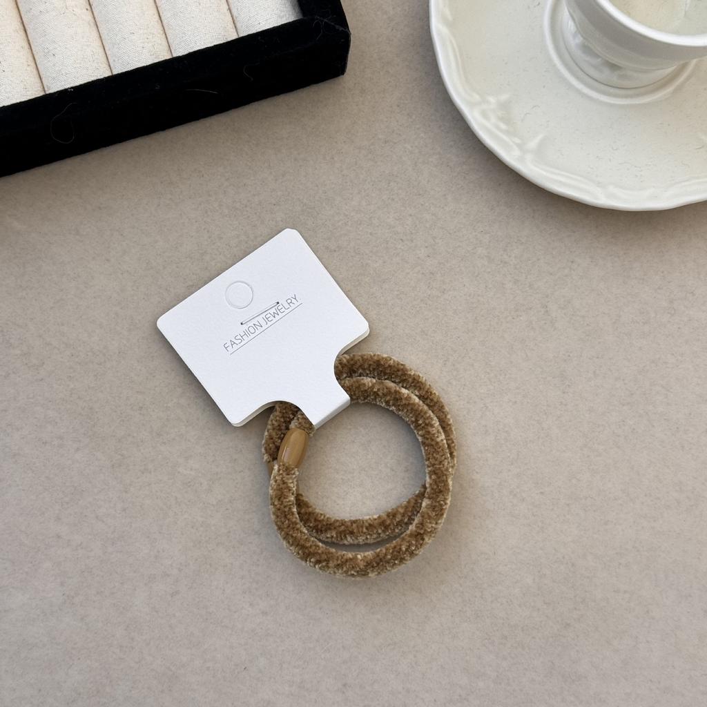 A Simple and Elegant Hair Tie for A Young Girl, A Plush High-elasticity Hair Band, and A Warm and Cozy Small Intestine Hair Tie