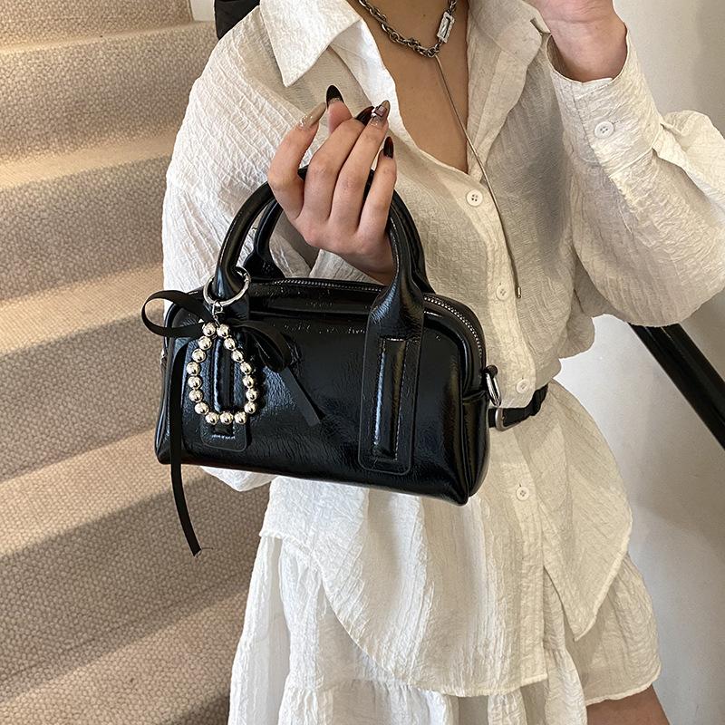 This year's popular small bag women's spring and summer versatile 2025 new women's simple messenger bag portable pillow bag