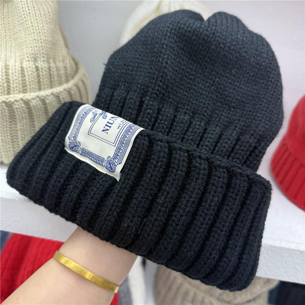 

Тканевая наклейка толстая шерстяная вязаная шапка простая повседневная универсальная ретро теплая шапка для защиты ушей уличная сумка шапка от простуды Adult (56-58cm) чёрный