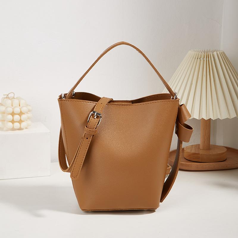 

Новая женская сумка, нишевый дизайн высокого класса, портативная сумка-ведро, модная универсальная сумка-мессенджер на плечо для поездок на работу коричневый