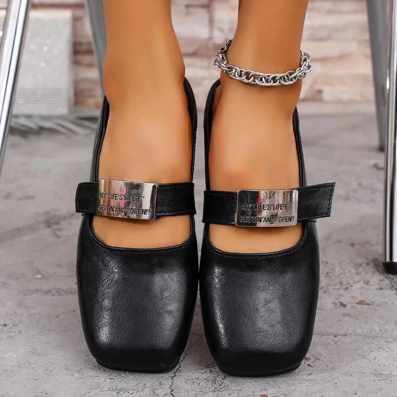 Fashion 2025 Summer Plus Size Women’s Closed Toe Slippers Outdoor Metal Decoration Low Heel Slippers for Fashion Daily Concise Sandals