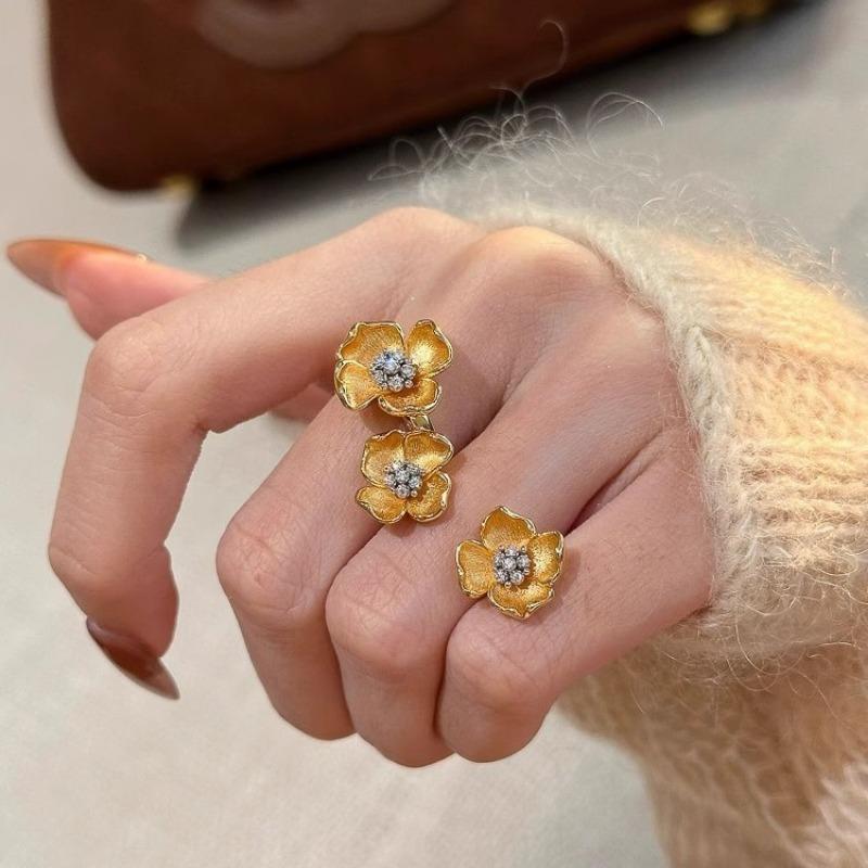 Classic Charms Chinese Style Inlaid Diamond Brushed Small Flowers Ring Retro Light Luxury Rings for Women Wedding Jewelry