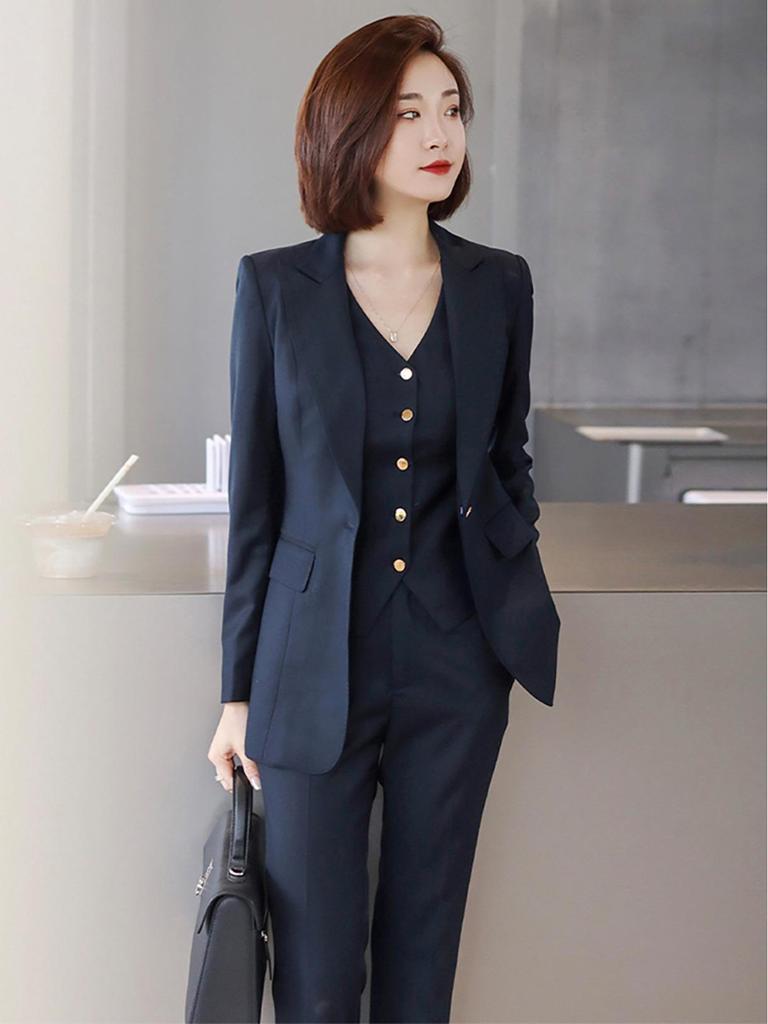 Dreiteiliger Anzug aus hochfeiner Wolle für Frühling/Herbst: Slim Fit Weste & Schlaghose