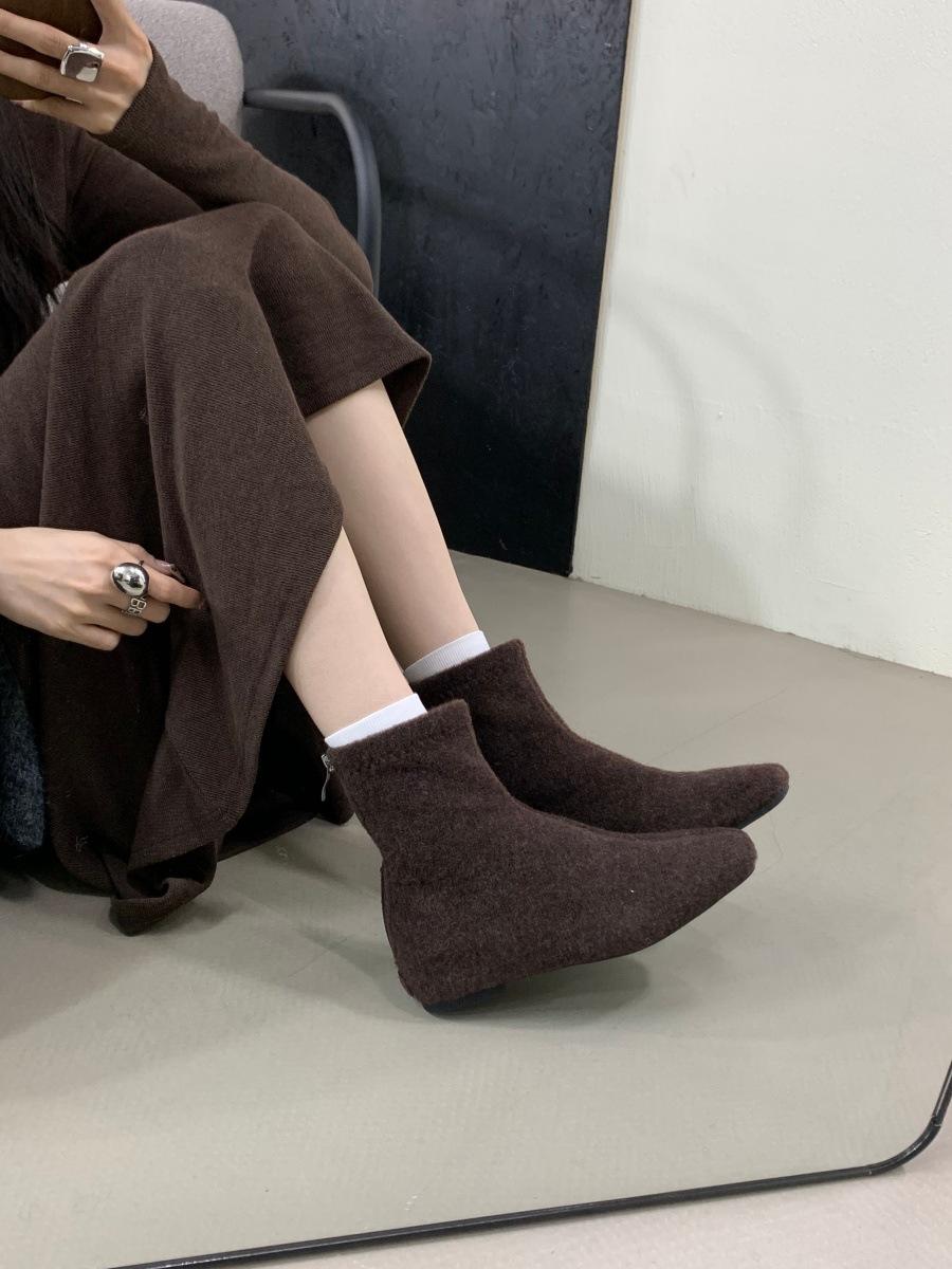 

Retro versatile 2025 Korean small short boots woolen ins style versatile pointed low heel thin boots 39 коричневий