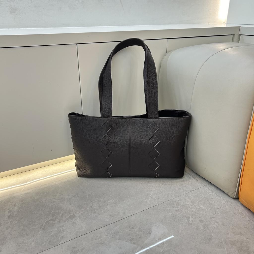 Cross-border early autumn grain first layer cowhide portable tote bag texture shoulder underarm bag commuting versatile messenger women's bag