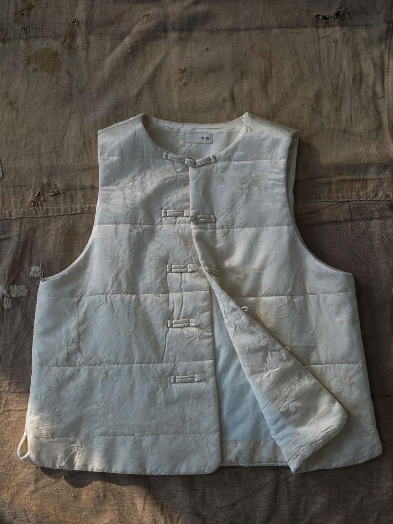 Johnature Women Vintage Winter Coats Jacquard O-Neck Sleeveless Button Chinese Style High Quality Coats