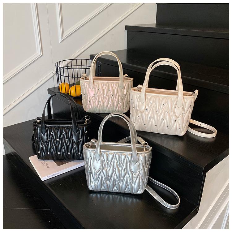 This year's popular bag women's 2025 new trendy fashion high sense versatile shoulder messenger bag hand carrying bucket bag