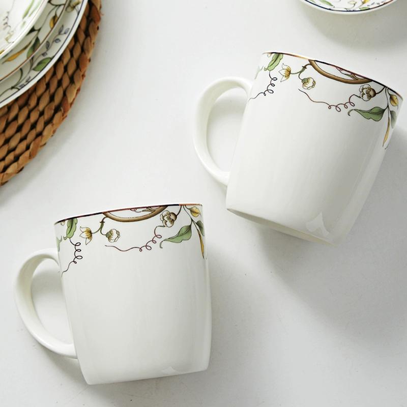 Caneca de Porcelana Fina, Caneca de Café de Porcelana Branca com Alça, Xícara de Café com Padrão Floral e Detalhe Dourado, Segura para Micro-ondas, 1 peça