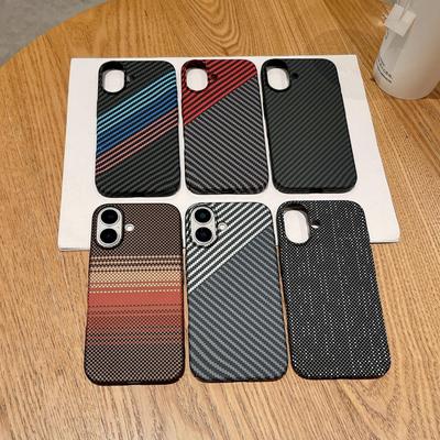 Magnetische Hartschale aus Kohlefaser für iPhone 15 Pro: Ultradünne, verschleißfeste Schutzhülle.