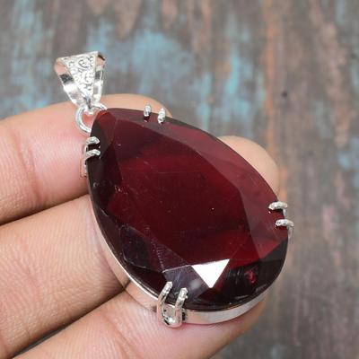 Pendentif en argent sterling 925 fait à la main avec pierres précieuses grenat du Mozambique pour le jour commémoratif