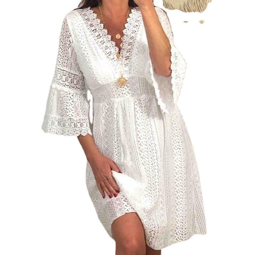 Spitzen-Abendkleid mit V-Ausschnitt und ausgestellten Ärmeln für Frühling 2023