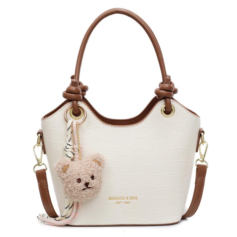 New Portable Women's Fashion Versatile Commuter Shoulder Messenger Bag