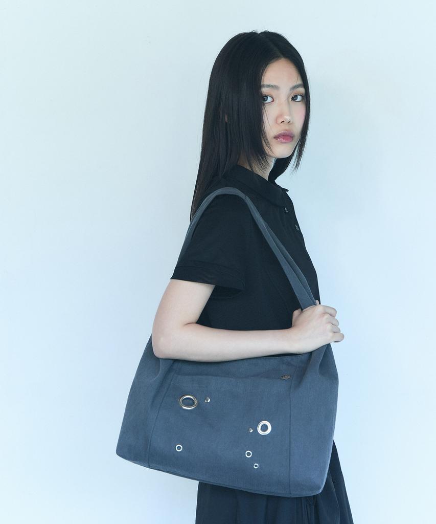 Oart Eyelet Hobo Bag [Gray]