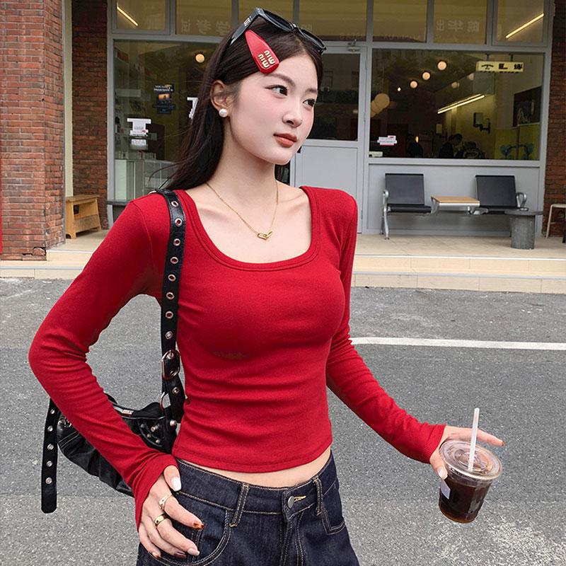 Women's Retro Red U-neck Long-sleeve T-shirt - Slim Fit Korean Style Spicy Girl Top for Autumn/Winter.
