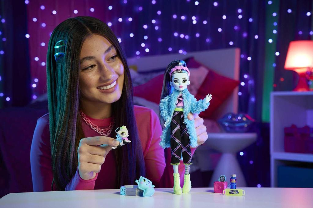 Monster High Creepover Party Frankie Multicolor Stein,