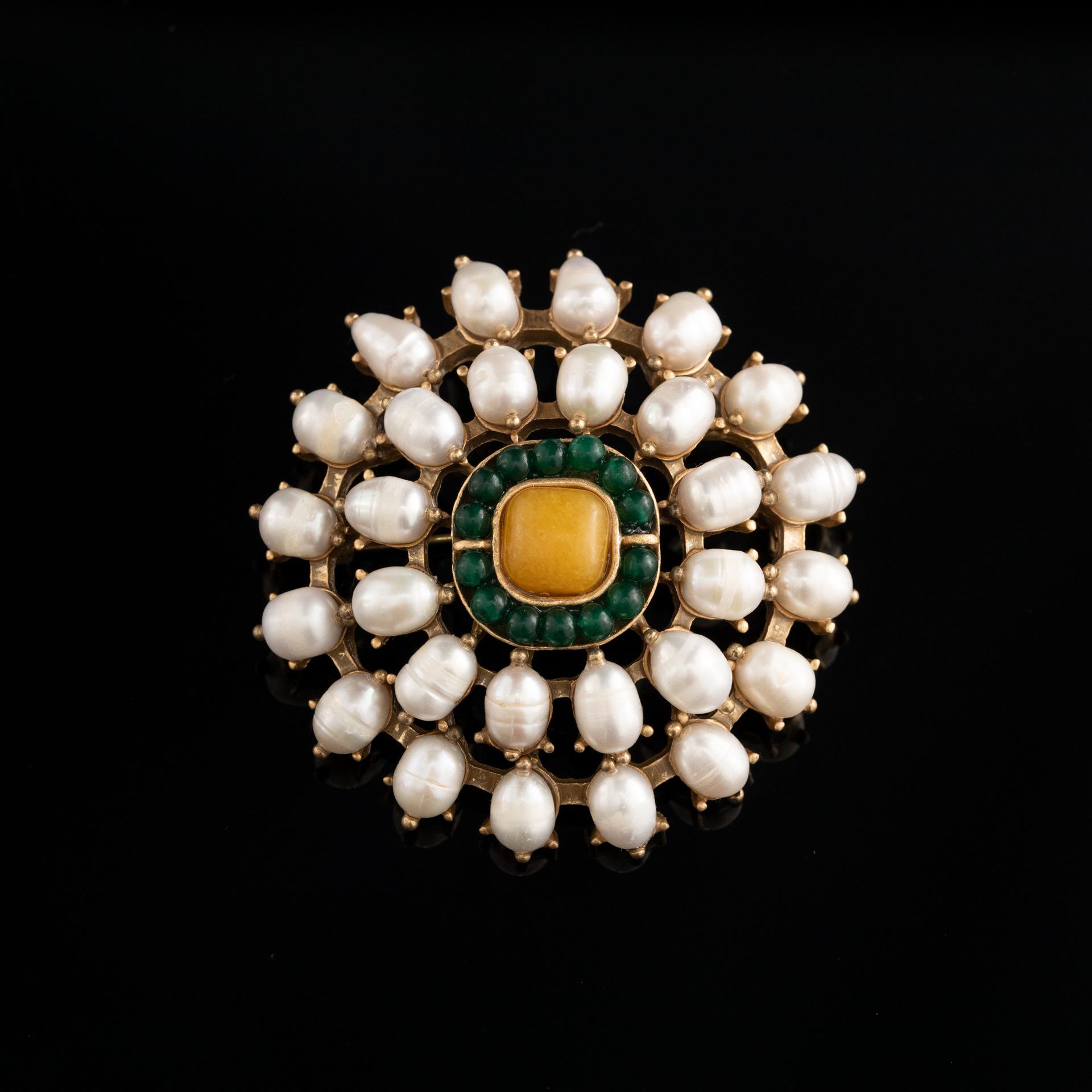 

Medieval Jewelry Temperament Versatile Design Exquisite High-End Copper Alloy Freshwater Pearl Women S Autumn And Winter Accessories Brooch