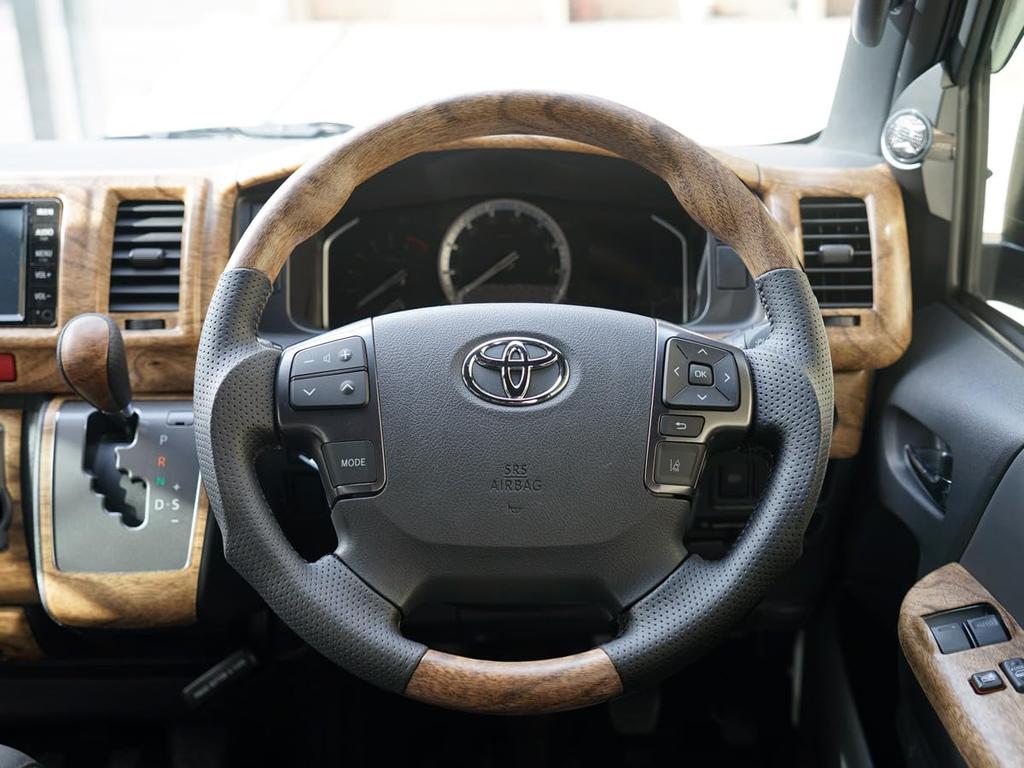 Gun Grip Steering Wheel and Shift Knob Set for Toyota Hiace 200 Series and 7th TRISTAR'S (4th, 5th, 6th, Generation) (Classic Wood/Natural Wood)