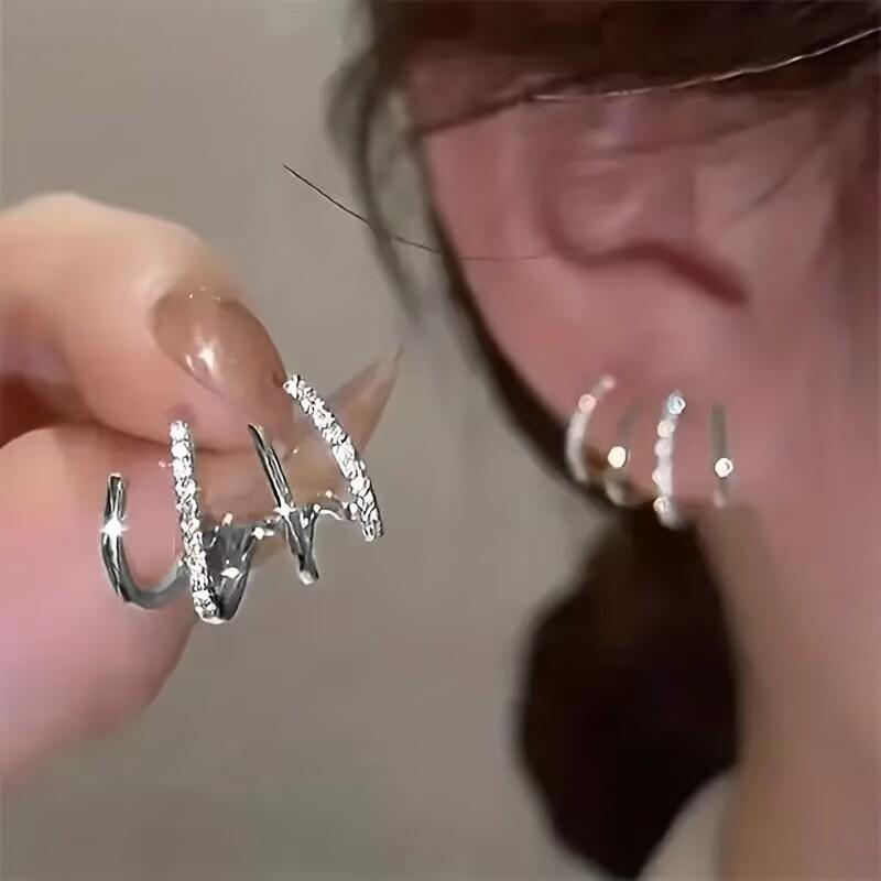 

Four-claw Rake-shaped Stud Earrings Micro-embellished with Diamonds Niche Design Light 2Pcs серебряный