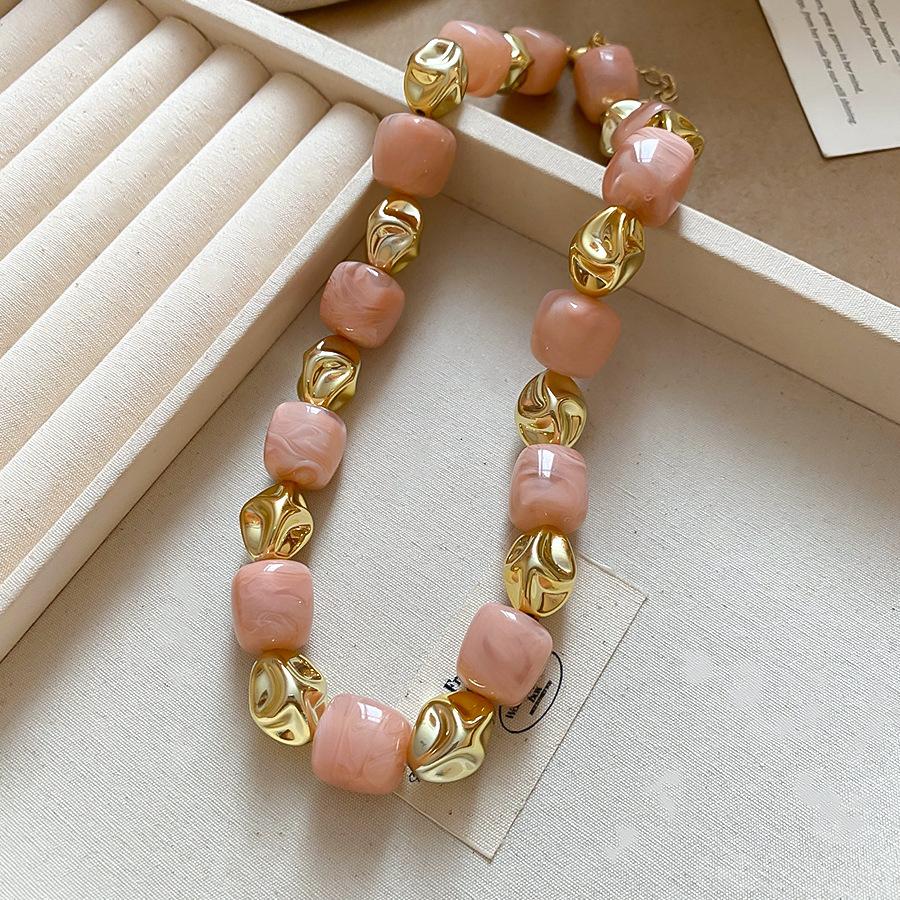 European and American color acrylic shell beaded necklace design sense collarbone chain exaggerated necklace women