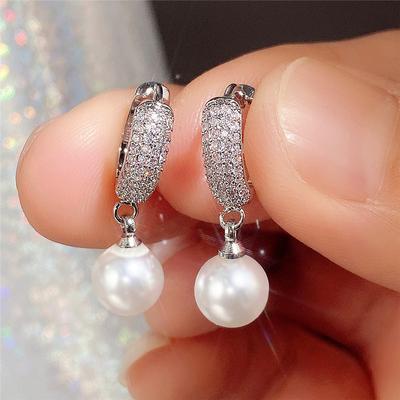 Orecchini a cerchio di nuova moda con pendente di perla simulata per le donne intarsio lucido CZ pietra gioielli di tendenza di fidanzamento di lusso per matrimoni