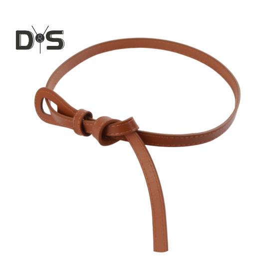 

Ремень из искусственной кожи с завязанным узором. Простой универсальный пояс из искусственной кожи. Модный аксессуар. верблюд