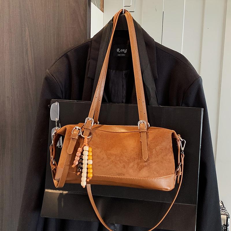 Frosted retro small bag women's autumn and winter 2025 new niche design messenger bag popular ins portable pillow bag