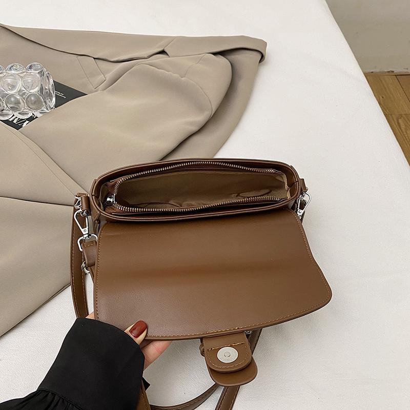2025 New Design Fashion Retro Female Underarm Bag PU Leather Designer Flap Small Crossbody Messenger Bag Girls Cellphone Purse