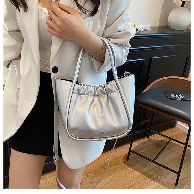 IELGY Ladies Messenger Bag Korean Version Pleated Casual Commuter Bucket Bag Portable
